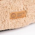 Bild in Galerie-Betrachter laden, Hundebett Teddy (beige) Logodetails