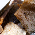 Bild in Galerie-Betrachter laden, Getrocknete Lachshaut mit Fleisch für Hunde (70g oder 1.000g)
